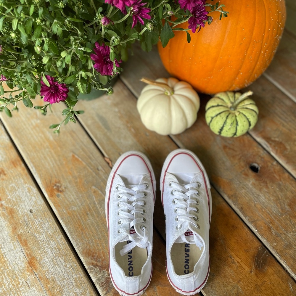 White converse! Woman’s 6.5